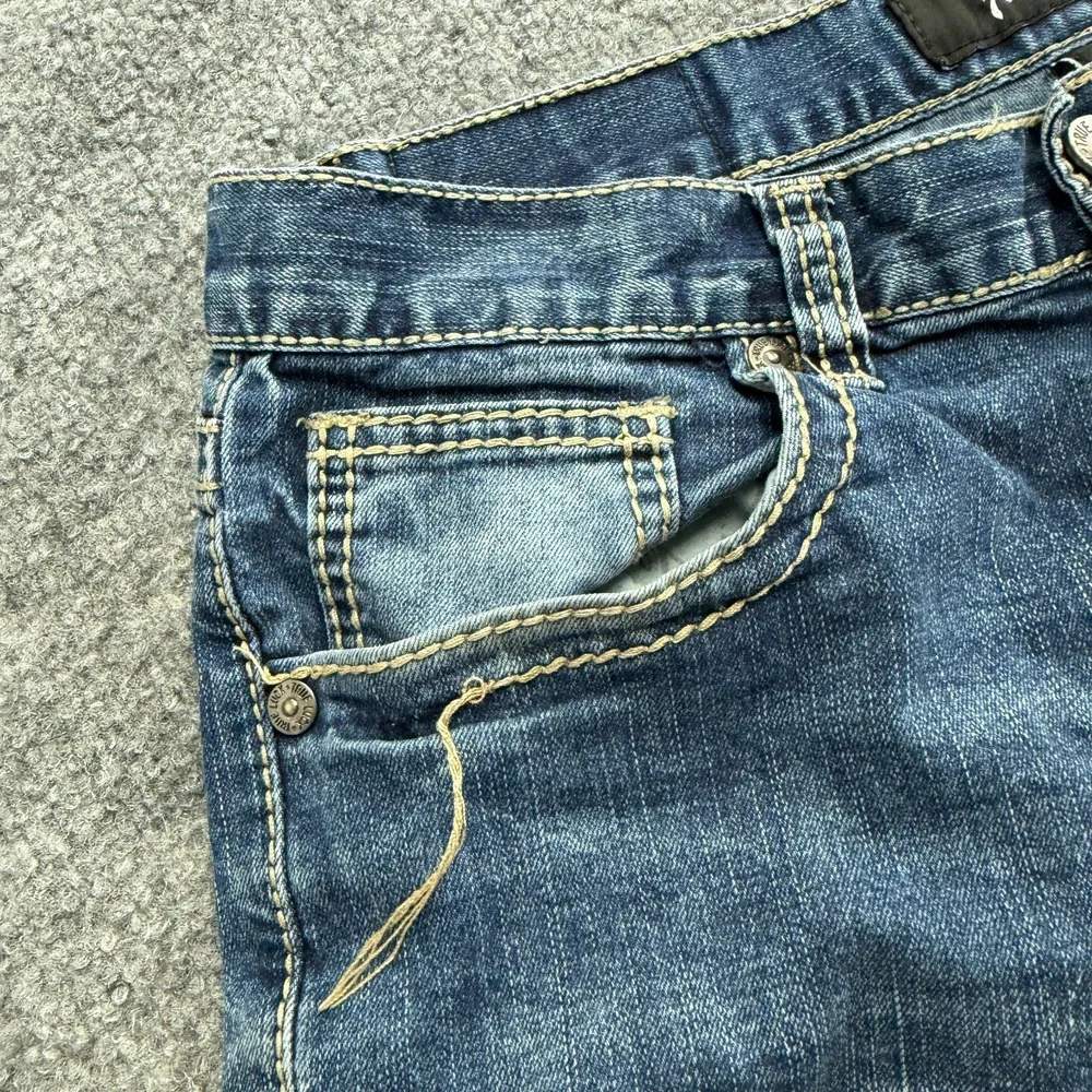 True Luck Jeans Men's 32x30 Medium Wash Straight Leg Distressed Denim Y2K